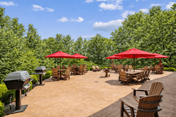 The estates at arbor oaks garden grill & picnic spaces